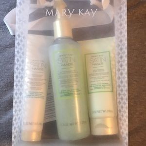 Mary Kay satin hands set